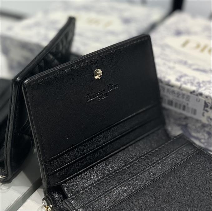 2025228Y 220P182143462